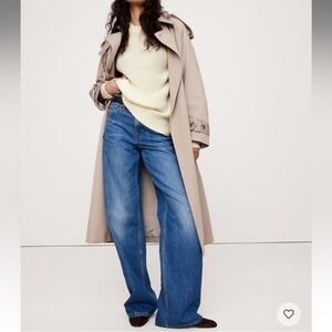 Banana Republic Cream Crew Neck Sweater